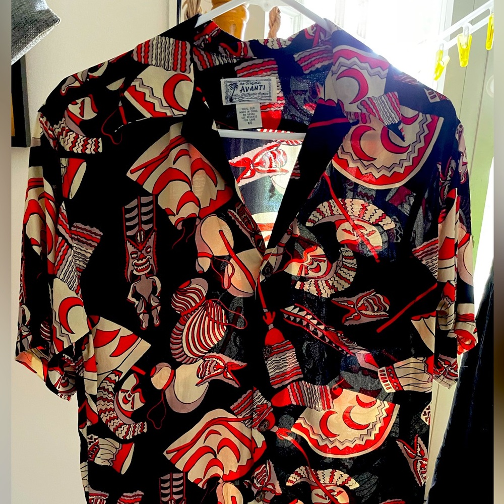 Avanti silk aloha shirt new with vintage design.